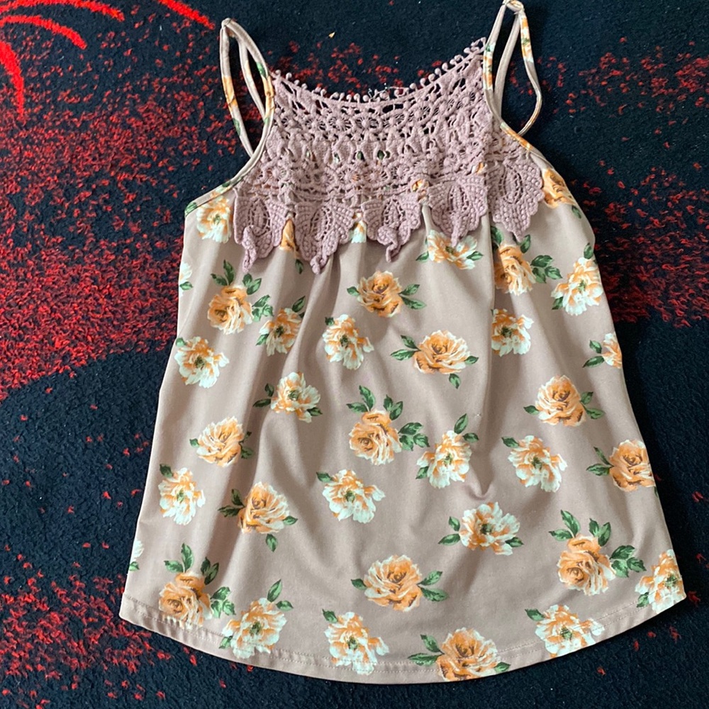 Flower pattern top